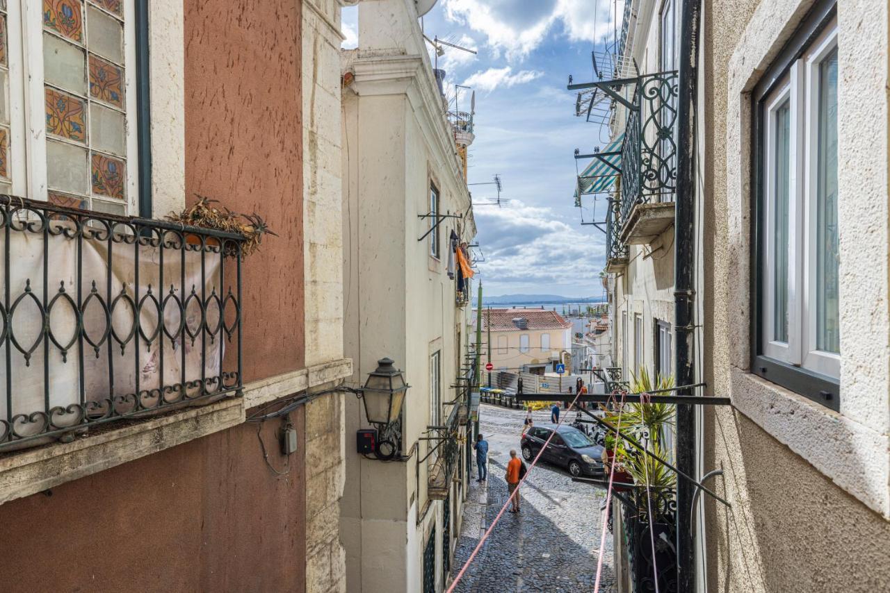 Alfama'S Heart Apartment By Lovelystay Lisbona Esterno foto